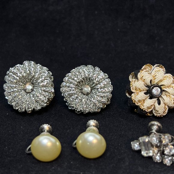 Lot of 5 Silver Tone Screw Back Earrings (3953) - Picture 2 of 6